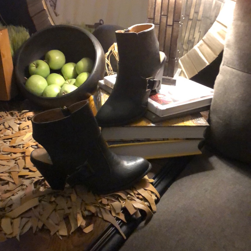 NWOT Dolce bootie size 10